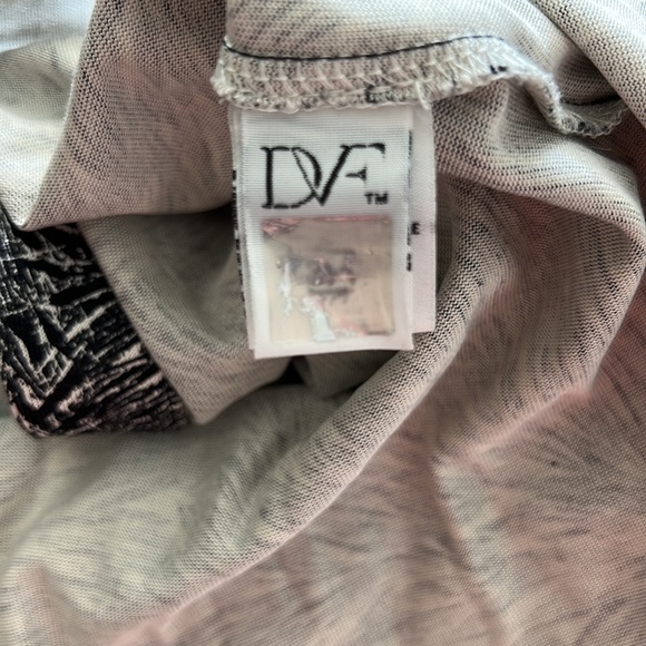 Diane Von Furstenberg Wrap Dress - size 4 - Picture 4 of 14